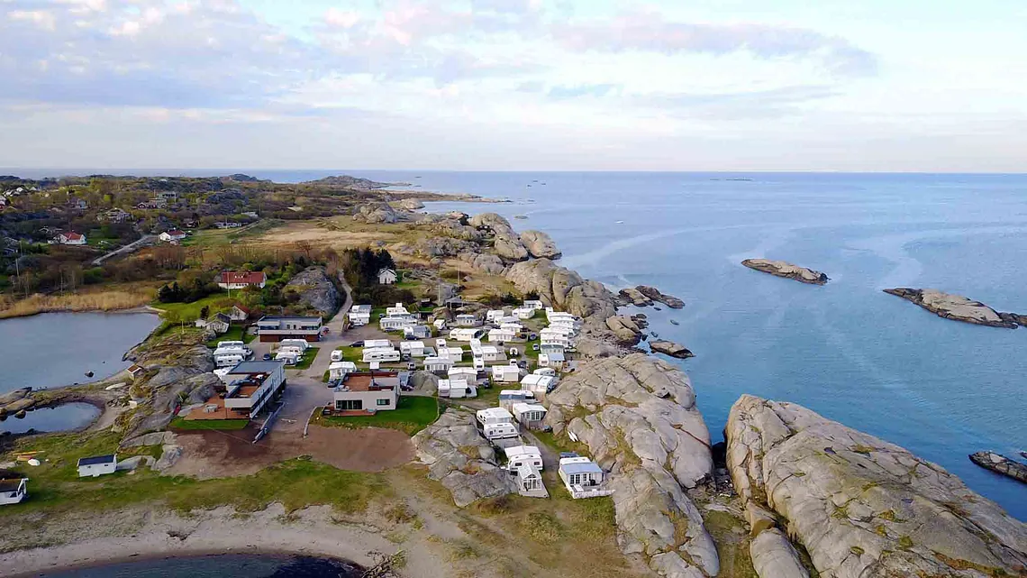 Dronefoto av Mostranda Camping As